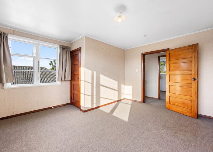  at 14 Newall Avenue, Fendalton, Christchurch City, Canterbury