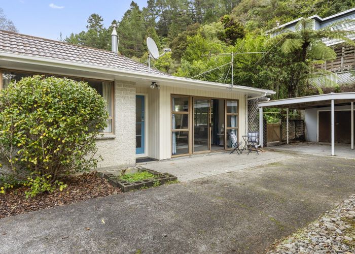  at 2/110 Pinehaven Road, Pinehaven, Upper Hutt