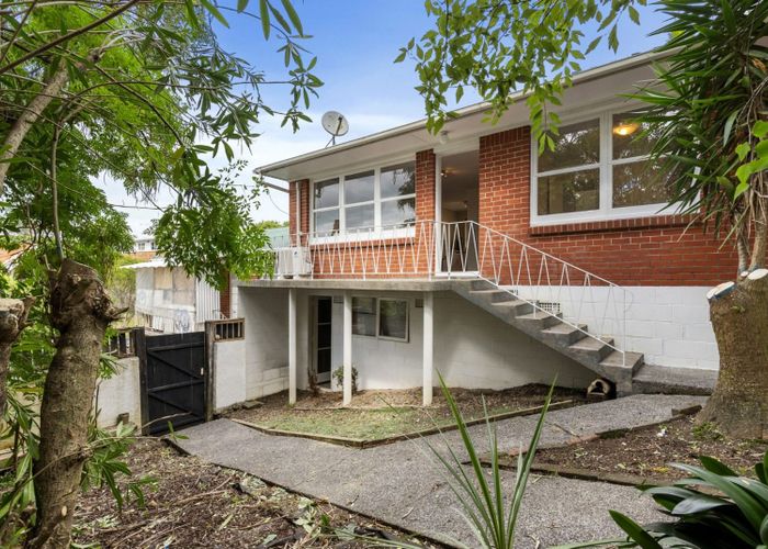  at 2/35 Simkin Avenue, Saint Johns, Auckland City, Auckland