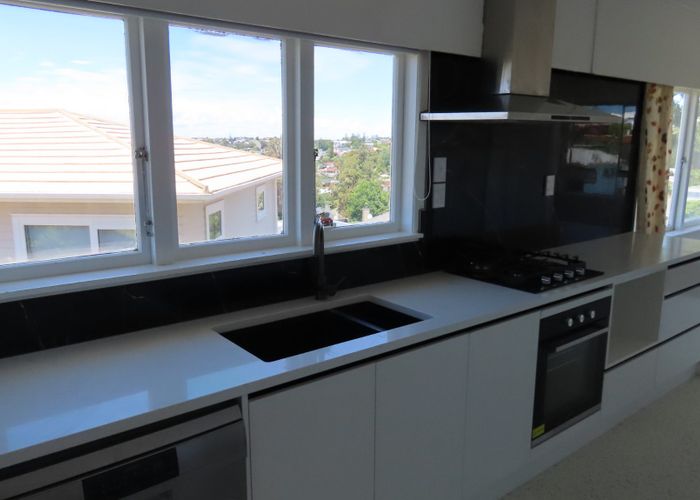  at 10 Camelot Place, Glenfield, North Shore City, Auckland