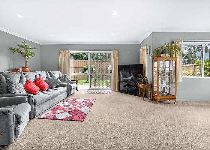 at 8 Ashgrove Court, Hamilton East, Hamilton