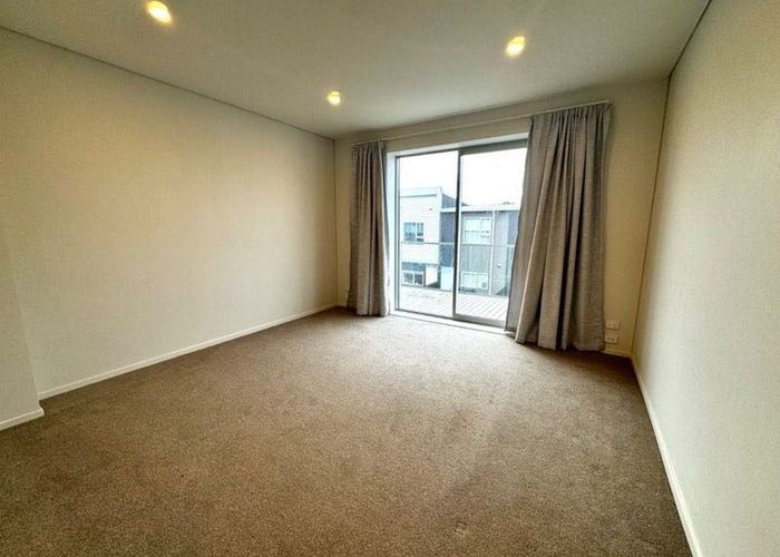  at 18 Wharetana Cres, New Lynn, Waitakere City, Auckland