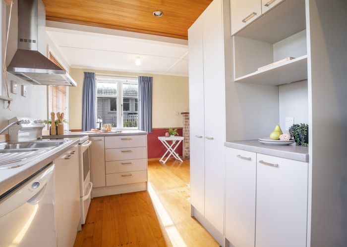  at 44 Taylor Terrace, Tawa, Wellington