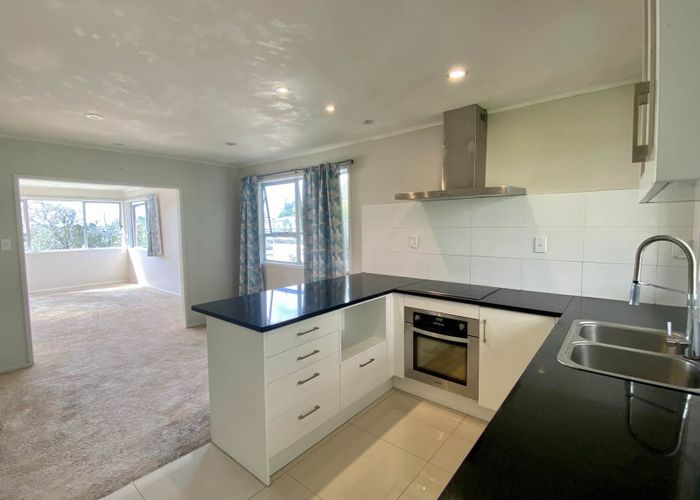  at 4 Kama Place, Sunnynook, North Shore City, Auckland