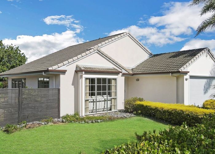  at 4 Freestone Place, Henderson, Auckland