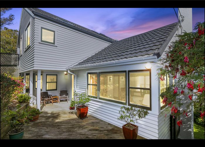  at 4 CLIVE Road, KHANDALLAH, WELLINGTON