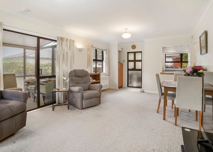  at 2/12 Sale Street, Howick, Auckland
