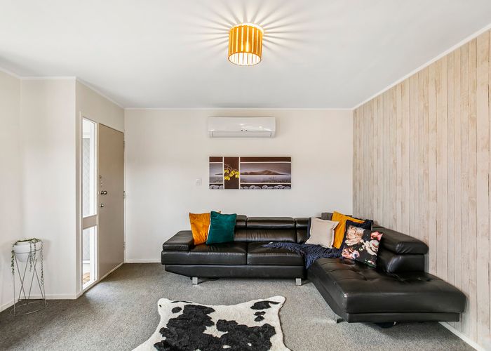 at 1/27 Mannering Place, Hillcrest, Auckland