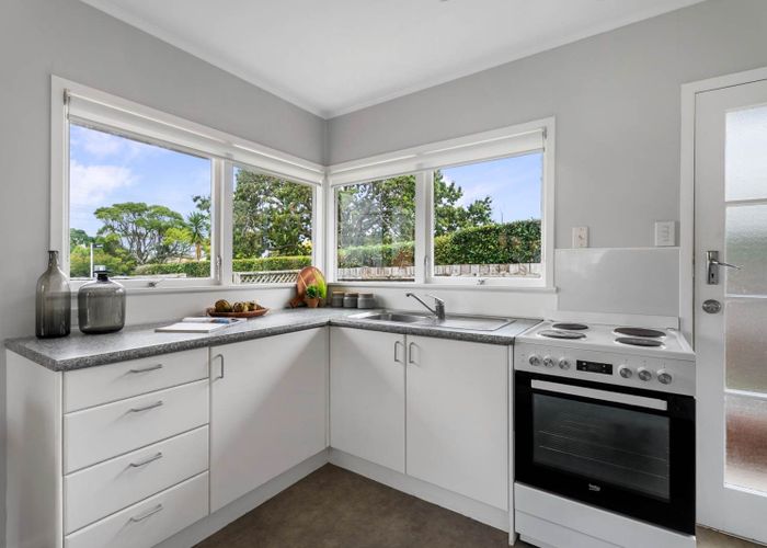  at 1/11 Dallinghoe Crescent, Milford, North Shore City, Auckland