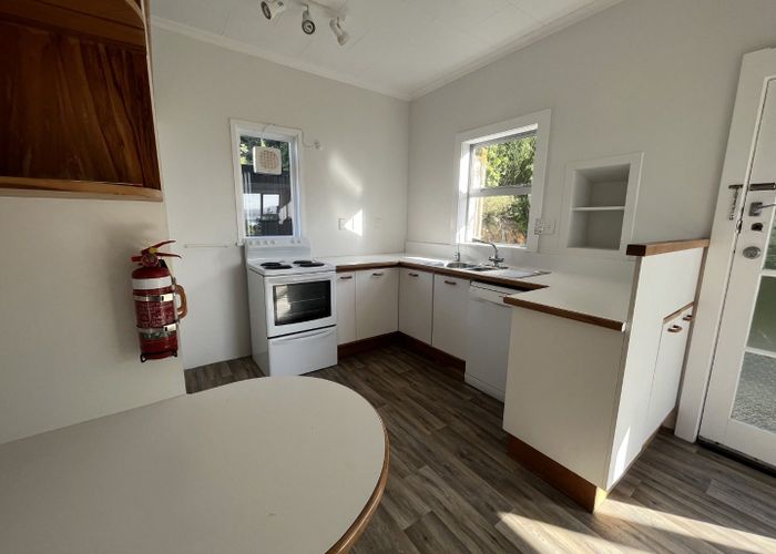  at 24 Hungerford Road, Lyall Bay, Wellington
