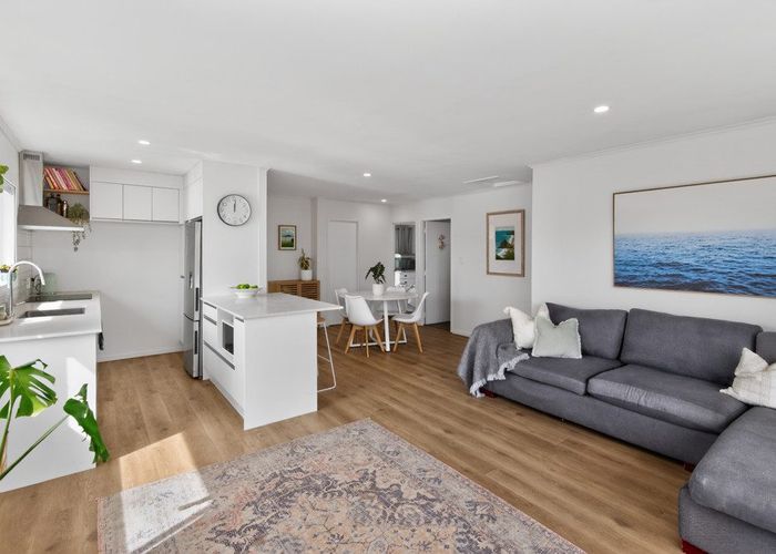  at 2/7 Tuscan Place, Half Moon Bay, Manukau City, Auckland