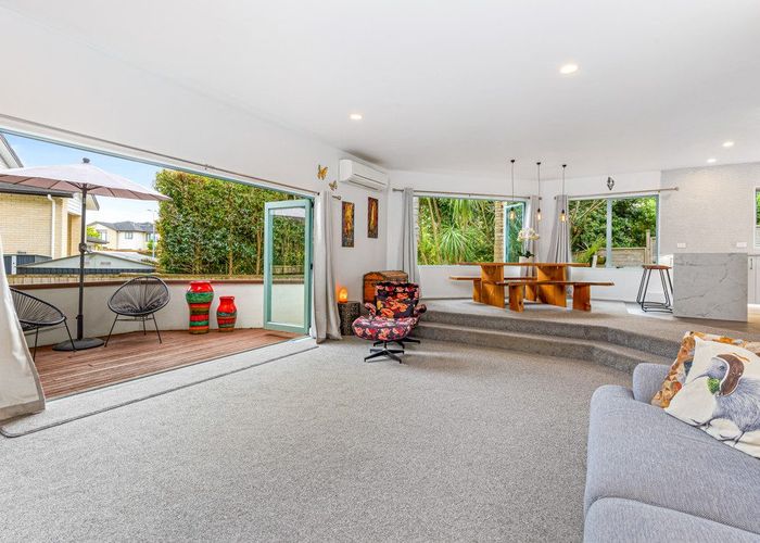  at 1/992 East Coast Road, Northcross, Auckland