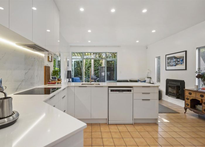  at 2/110 Aberdeen Road, Campbells Bay, Auckland