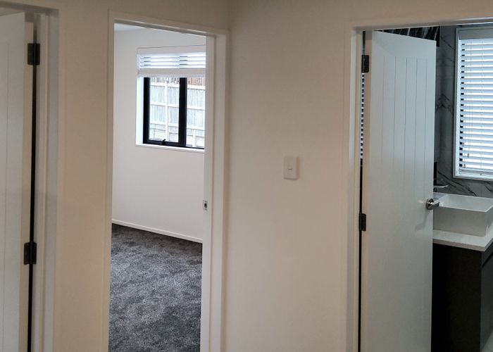 at 1/121 Longhorn Drive, Flat Bush, Manukau City, Auckland