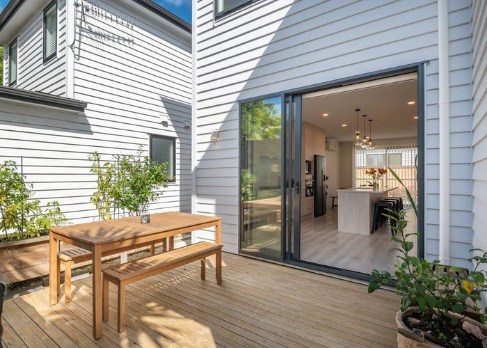  at 4b Rosalind Road, Glenfield, North Shore City, Auckland