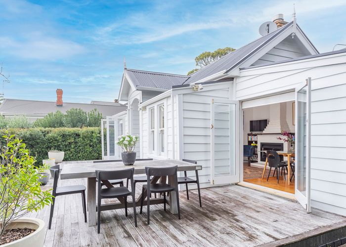  at 17 Onewa Road, Northcote, Auckland