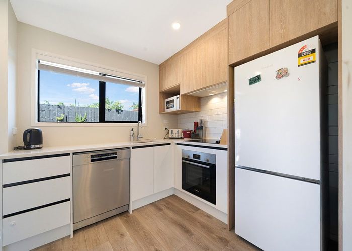  at 2/11 Scanlen Terrace, Kelston, Waitakere City, Auckland