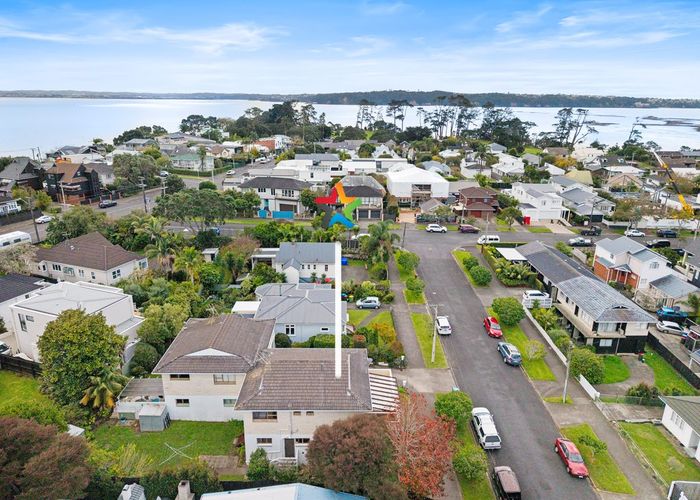  at 1/12 Bungalow Avenue, Point Chevalier, Auckland