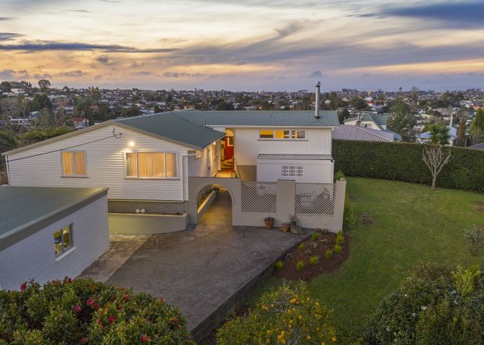  at 12 Ross Avenue, Glenfield, Auckland