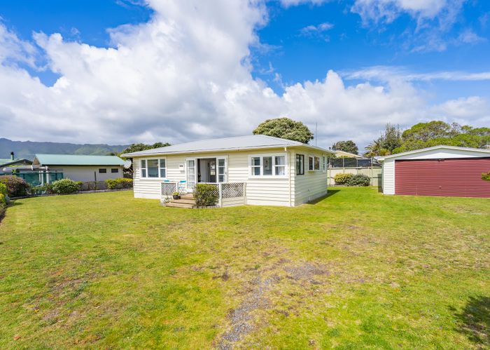  at 11 Adrian Grove, Waikanae Beach, Waikanae