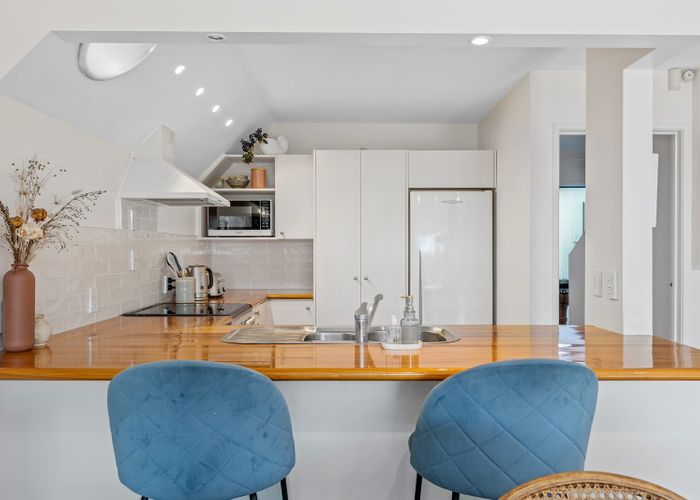 at 2/17 Devon Street, Sydenham, Christchurch