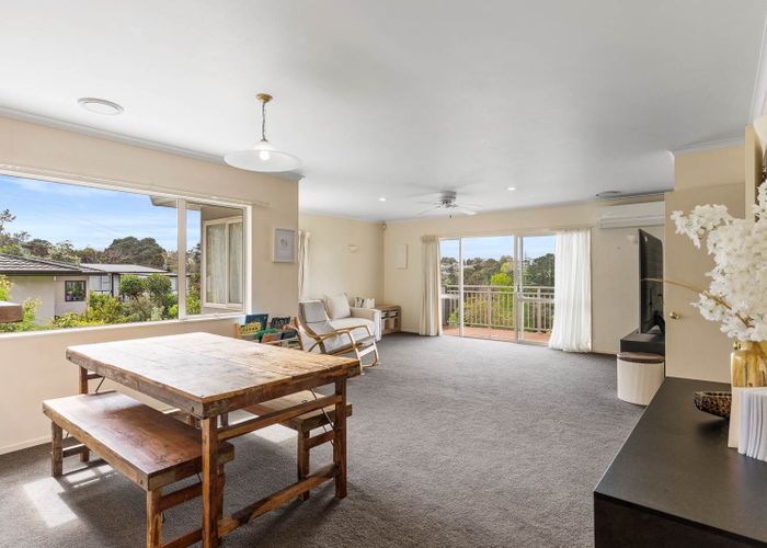  at 2/8 McQuoid Place, Glenfield, North Shore City