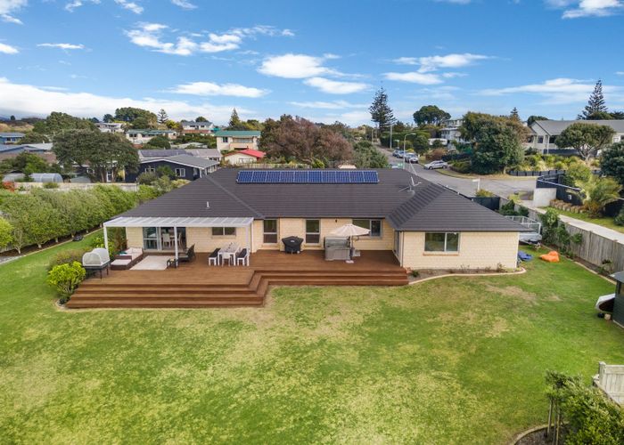  at 32 Titoki Road, Waikanae Beach, Waikanae