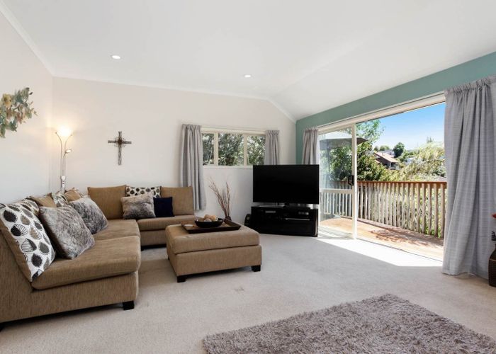  at 897B East Coast Road, Northcross, Auckland