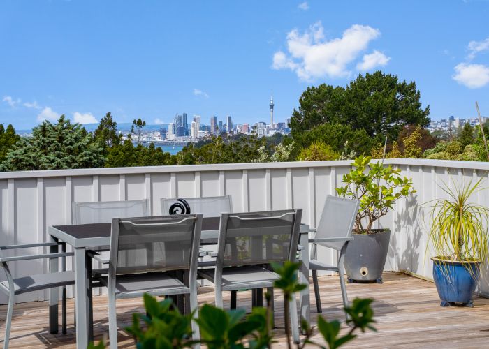  at 52 Balmain Road, Chatswood, Auckland