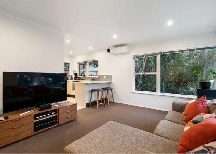  at 2/10 Princes Street, Northcote Point, Auckland