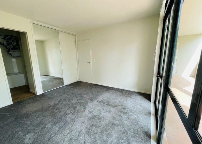  at 2/21 Hewitts Road , Merivale, Christchurch City, Canterbury
