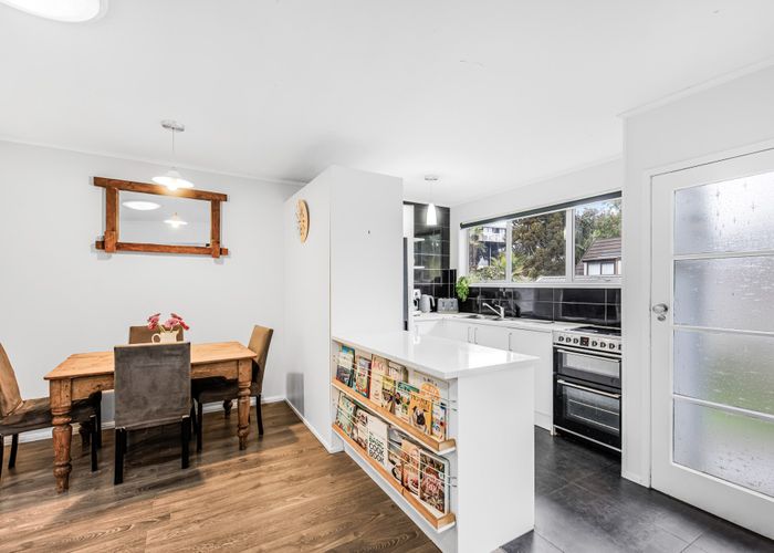  at 1/729 Beach Road, Browns Bay, North Shore City, Auckland