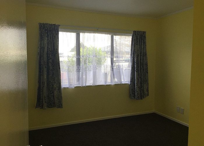  at 8d Oratu Place, Manurewa, Manukau City, Auckland