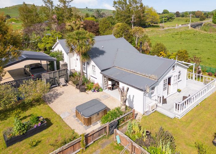  at 1033 Masterton Castlepoint Road, Tauweru