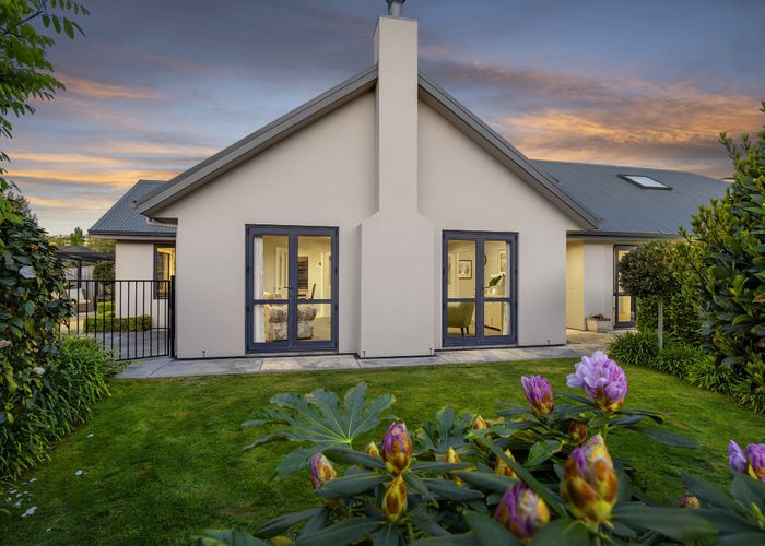  at 9 Oakview Lane, Cashmere, Christchurch