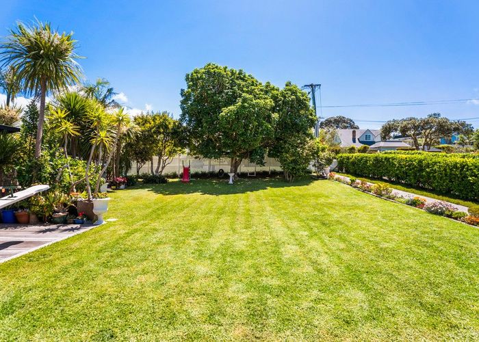  at 7 Brighton Terrace, Mairangi Bay, North Shore City, Auckland