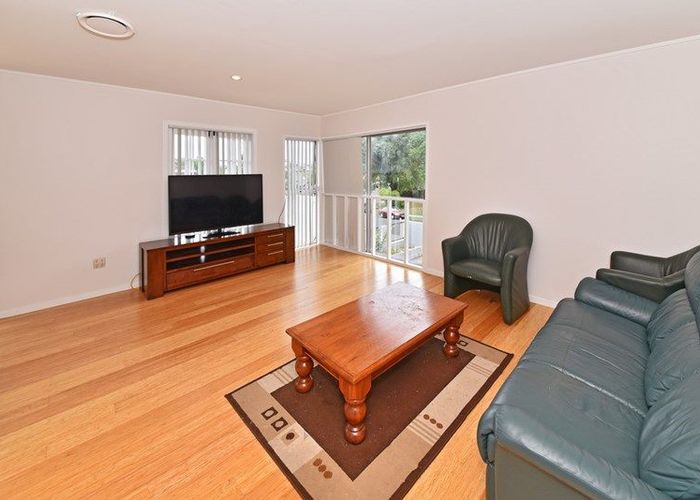  at 11 Pulman Place, Clover Park, Auckland