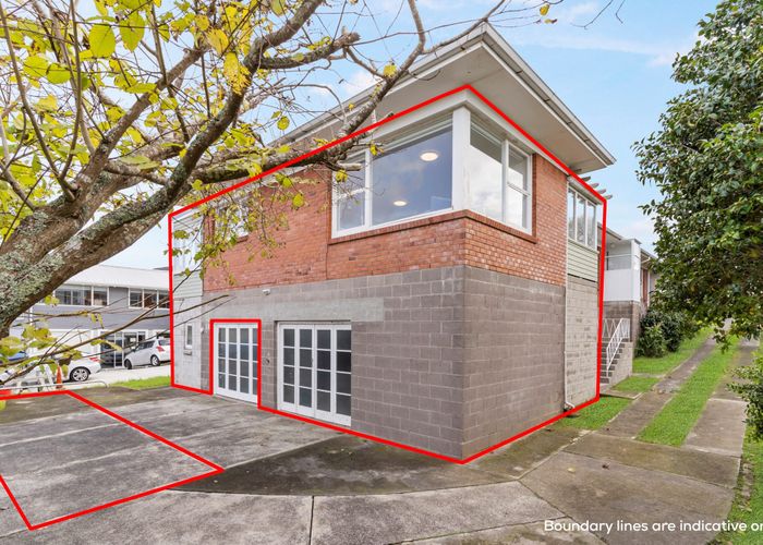  at 3/24 Knights Road, Rothesay Bay, Auckland