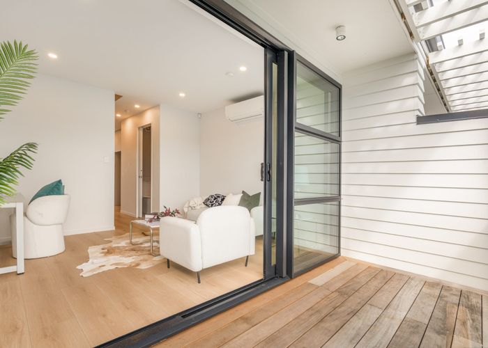  at 2-7/1 Waiohua Road, Greenlane, Auckland City, Auckland