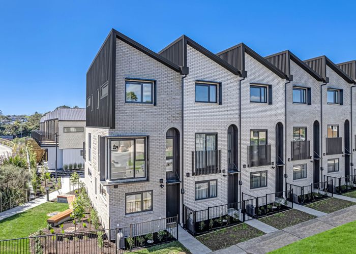  at 2/28 Westgate Drive, Westgate, Waitakere City, Auckland