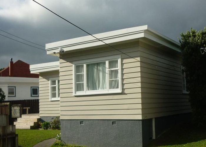  at 2 Franklyn Road, Tawa, Wellington