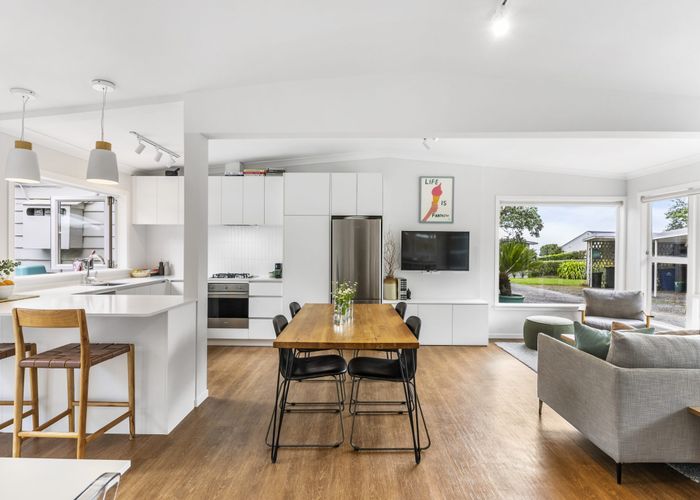  at 2/17 Seacliffe Avenue, Belmont, Auckland