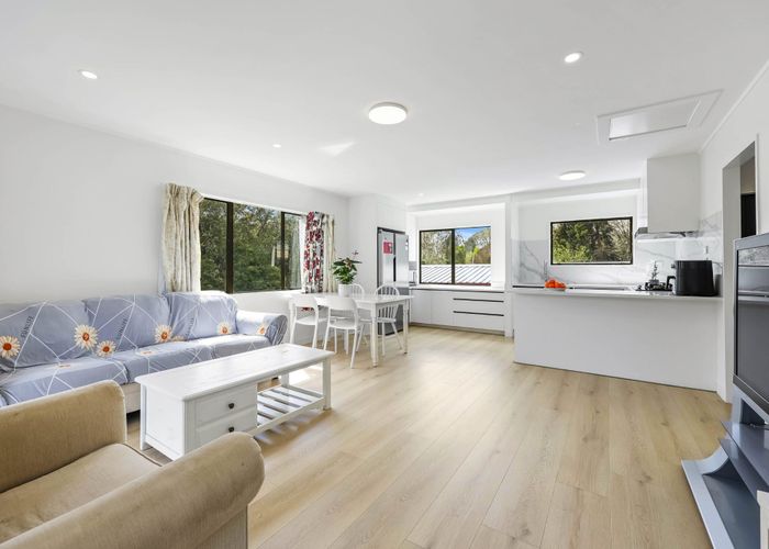  at 2/10 Ennis Avenue, Pakuranga Heights, Auckland