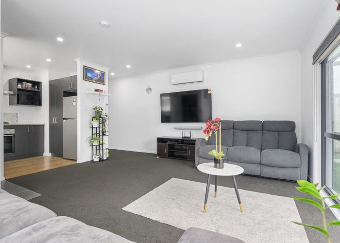 at 6/8 Keitha Place, Glenview, Hamilton