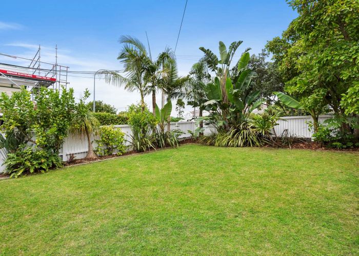 For sale 1/91 Queen Street, Northcote Point, North Shore City