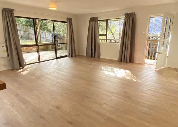  at 2/6 Cresta Avenue, Beach Haven, North Shore City, Auckland