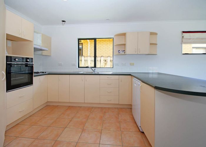  at 4 Lincoln Close, Northcross, North Shore City, Auckland