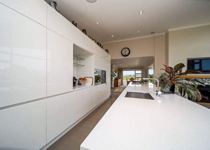  at 9 Manukaka Heights, Hurdon, New Plymouth
