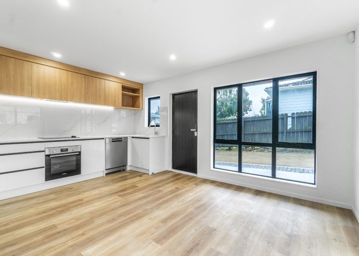  at 2/34A Secretariat Place, Randwick Park, Manukau City, Auckland