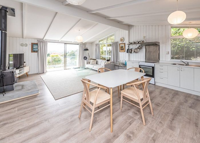 at 12 Hipango Terrace, Durie Hill, Whanganui